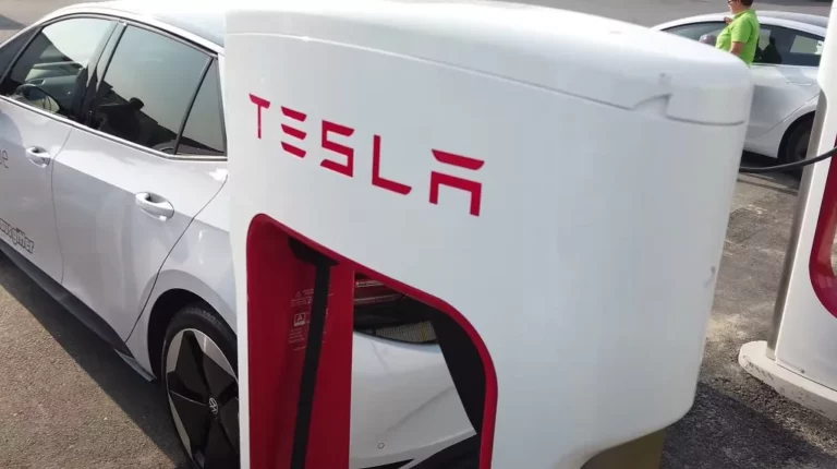 Teslas-non-Tesla-Supercharger-pilot-program-extends-to-France-and-Norway