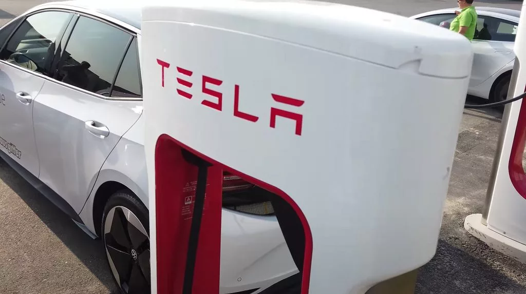 Teslas-non-Tesla-Supercharger-pilot-program-extends-to-France-and-Norway